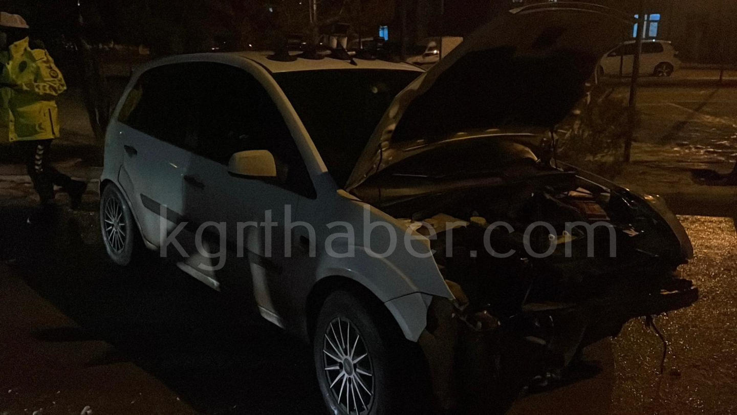 Karamanda Park Halindeki Araclara Carpan Surucu Araci Birakip Kacti6