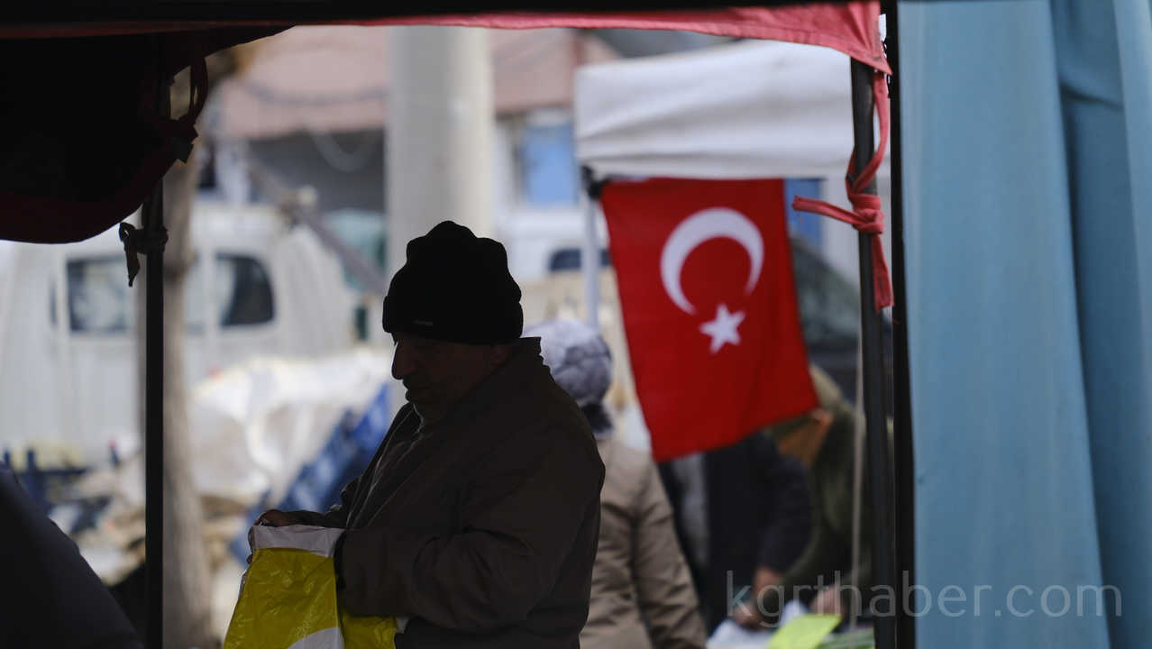 Karamanda Pazar Esnafindan Turk Bayragina Yapilan Saldiriya Tepki4
