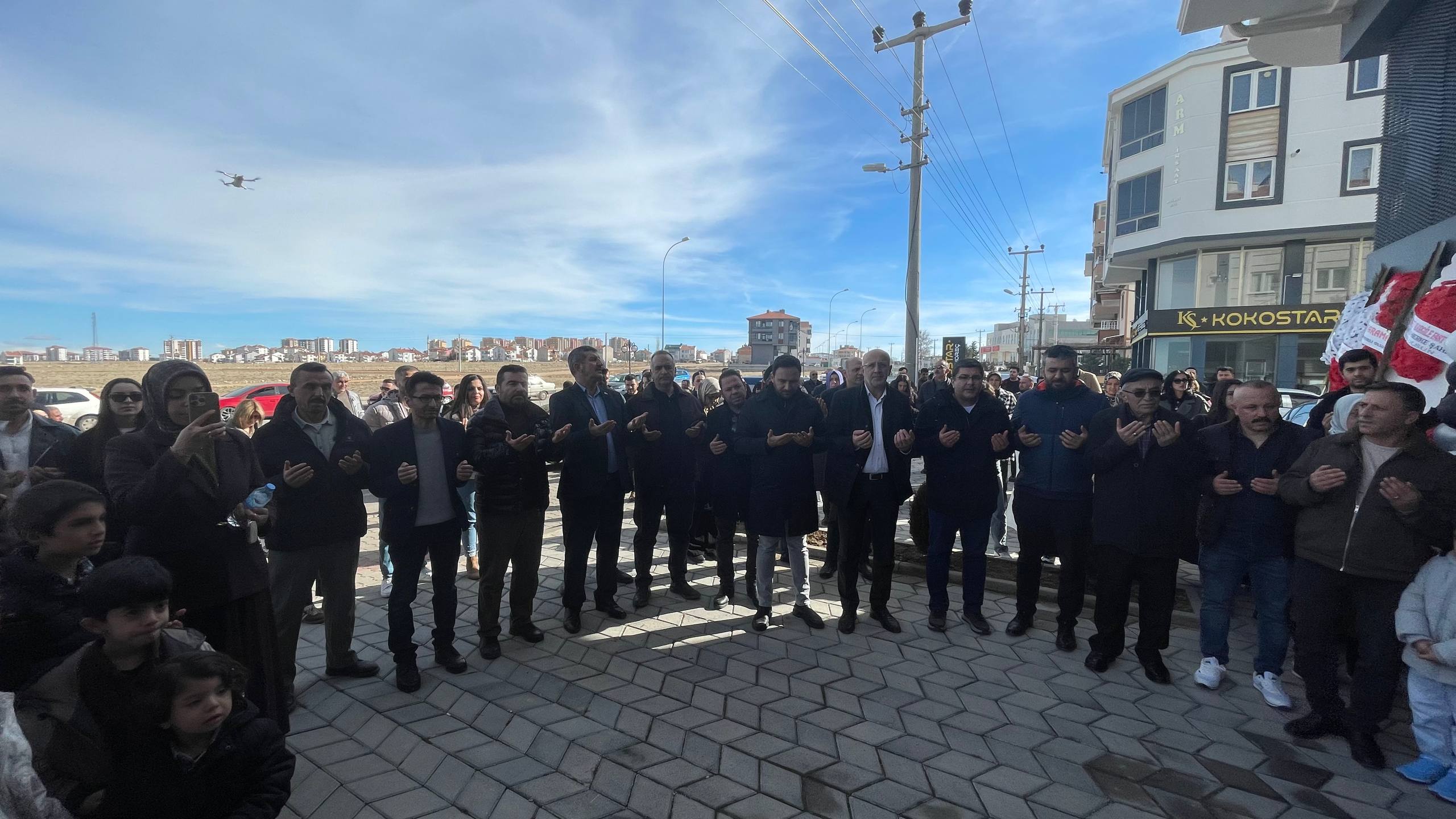 Karamanda Perde Fabric Dualarla Acildi (7)