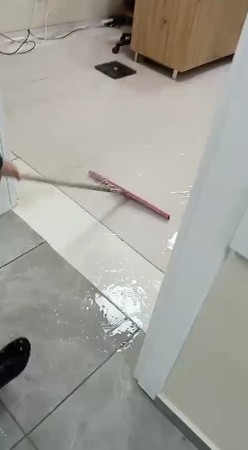 Karamanda Yeni Acilan Aile Sagligi Merkezini Su Basti (2)