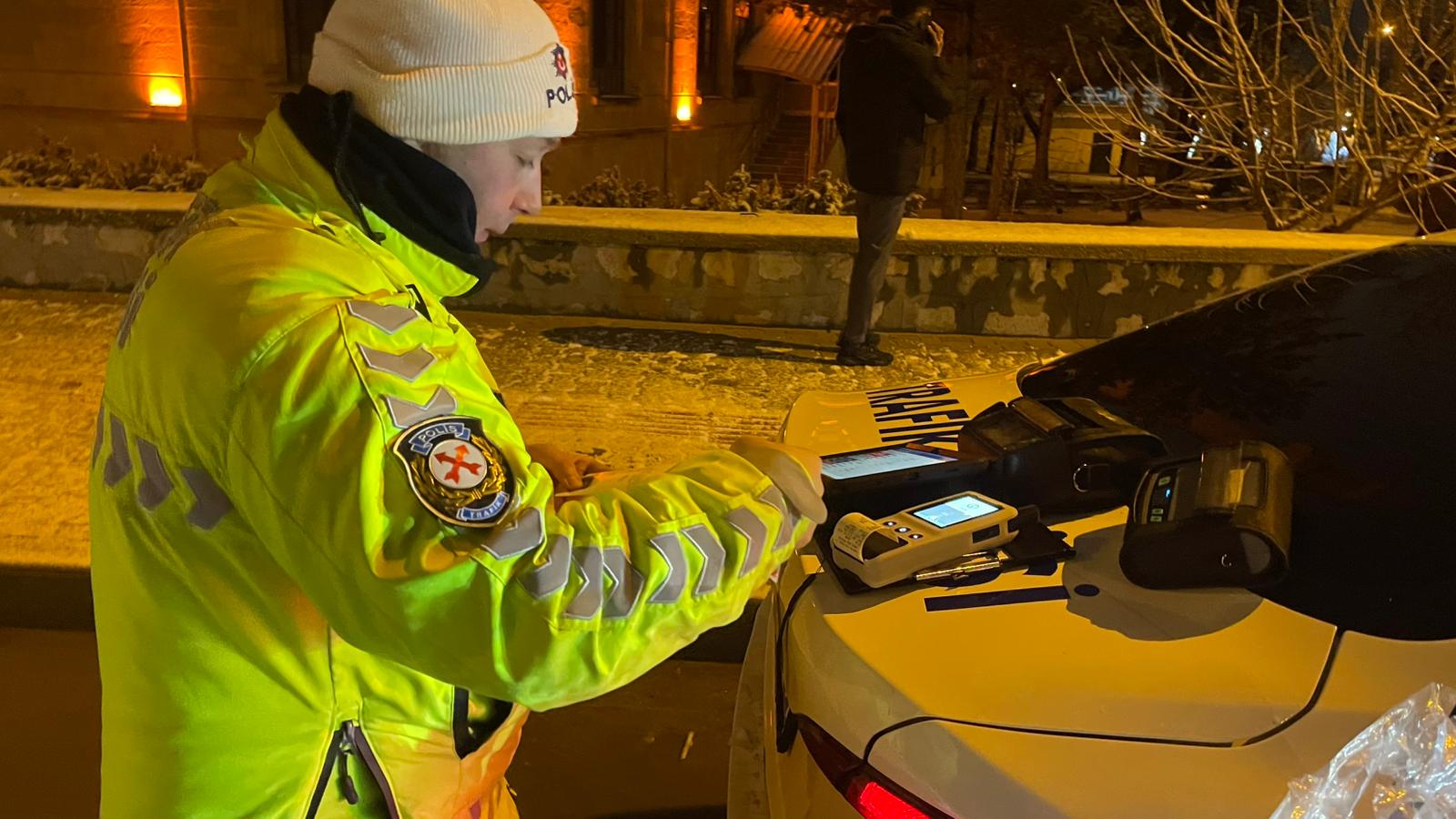 Karamanda Yilbasi Gecesi Trafik Denetimleri Sabaha Kadar Surdu (6)