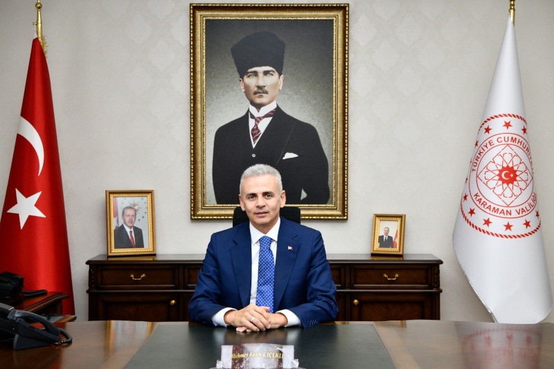 Karamandan Vali Cicekliye Sevgi Seli Gorev Yeri Degisti Ama Gonullerde Kaldi (1)