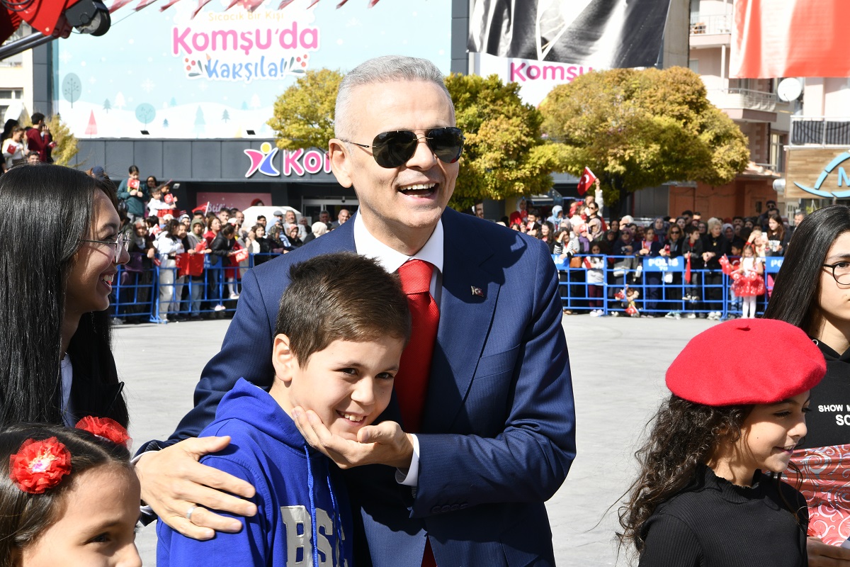 Karamandan Vali Cicekliye Sevgi Seli Gorev Yeri Degisti Ama Gonullerde Kaldi (11)