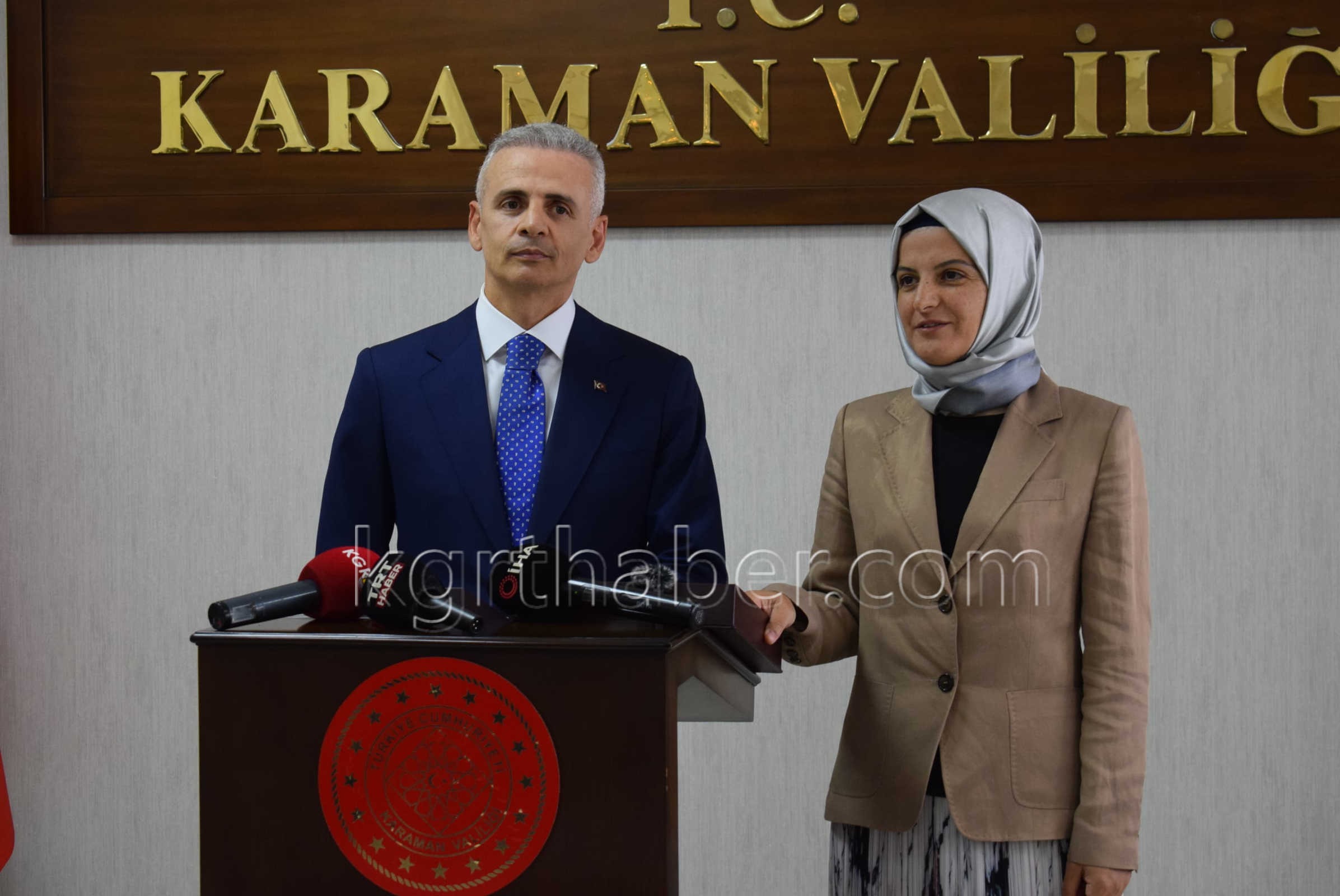 Karamandan Vali Cicekliye Sevgi Seli Gorev Yeri Degisti Ama Gonullerde Kaldi (12)