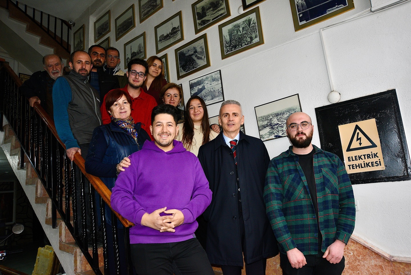 Karamandan Vali Cicekliye Sevgi Seli Gorev Yeri Degisti Ama Gonullerde Kaldi (13)