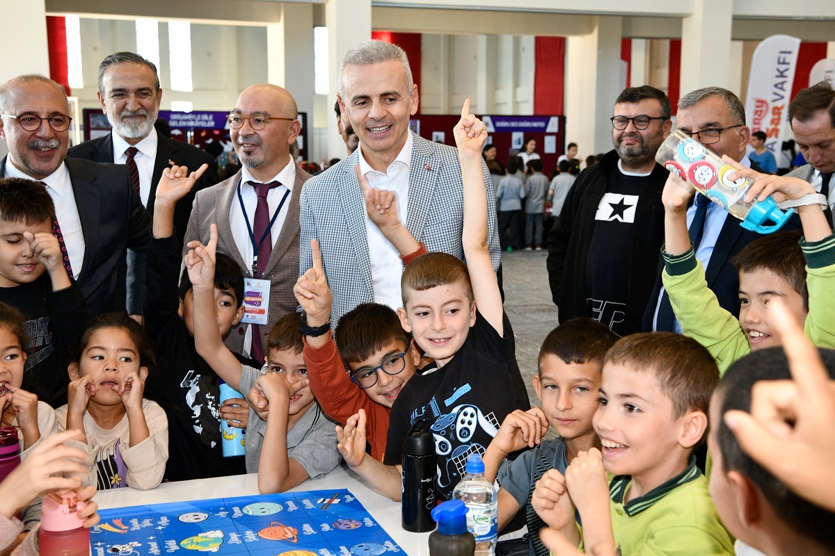 Karamandan Vali Cicekliye Sevgi Seli Gorev Yeri Degisti Ama Gonullerde Kaldi (3)