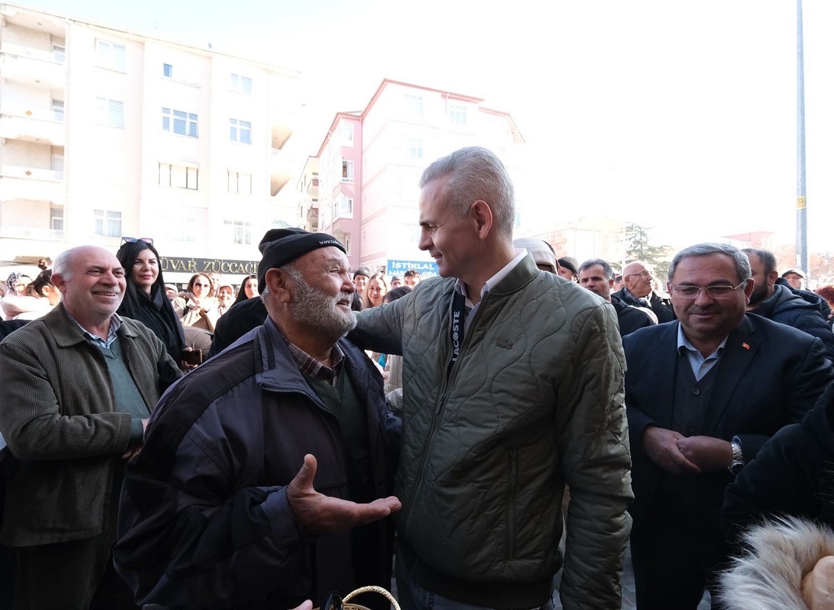 Karamandan Vali Cicekliye Sevgi Seli Gorev Yeri Degisti Ama Gonullerde Kaldi (5)