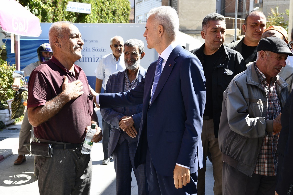 Karamandan Vali Cicekliye Sevgi Seli Gorev Yeri Degisti Ama Gonullerde Kaldi (9)