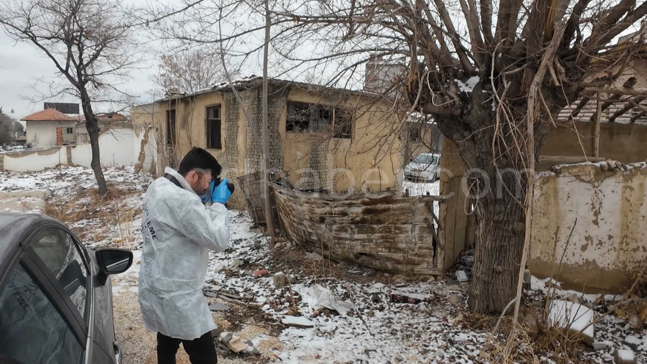Karamanli Hareketli Dakikalar Silahlari Birakip Kactilar0
