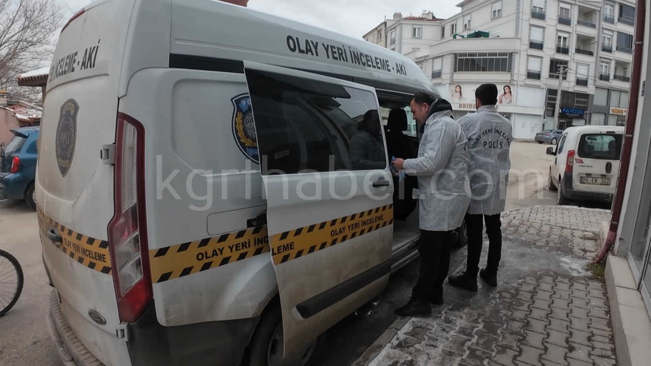 Karamanli Hareketli Dakikalar Silahlari Birakip Kactilar1