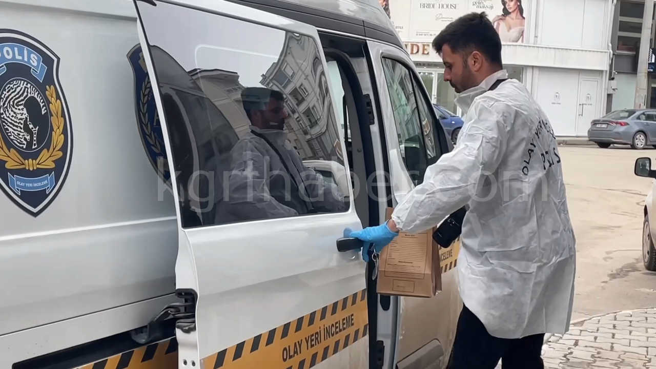 Karamanli Hareketli Dakikalar Silahlari Birakip Kactilar10