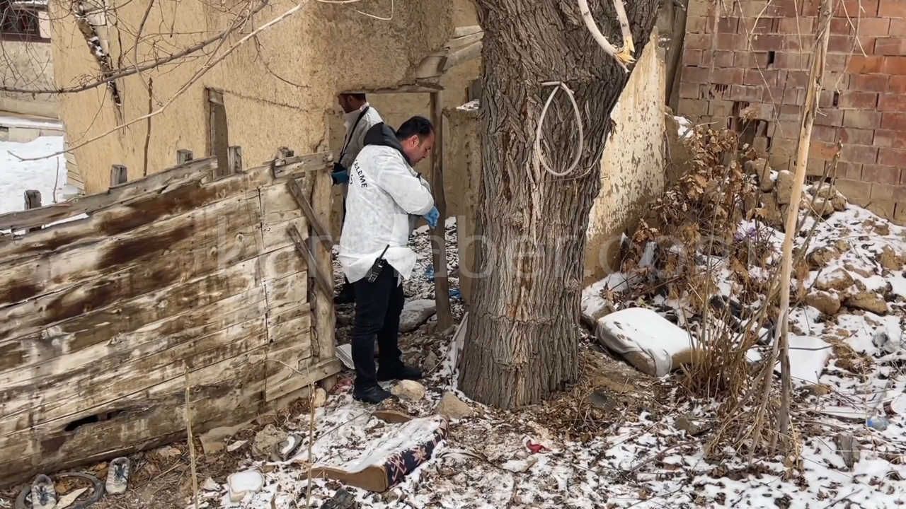 Karamanli Hareketli Dakikalar Silahlari Birakip Kactilar11