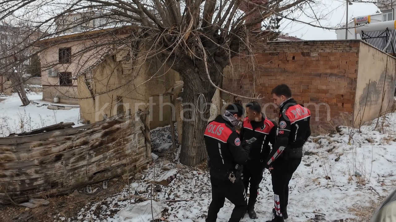 Karamanli Hareketli Dakikalar Silahlari Birakip Kactilar2