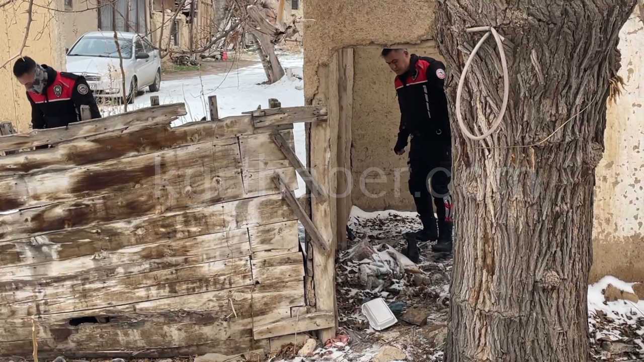 Karamanli Hareketli Dakikalar Silahlari Birakip Kactilar3