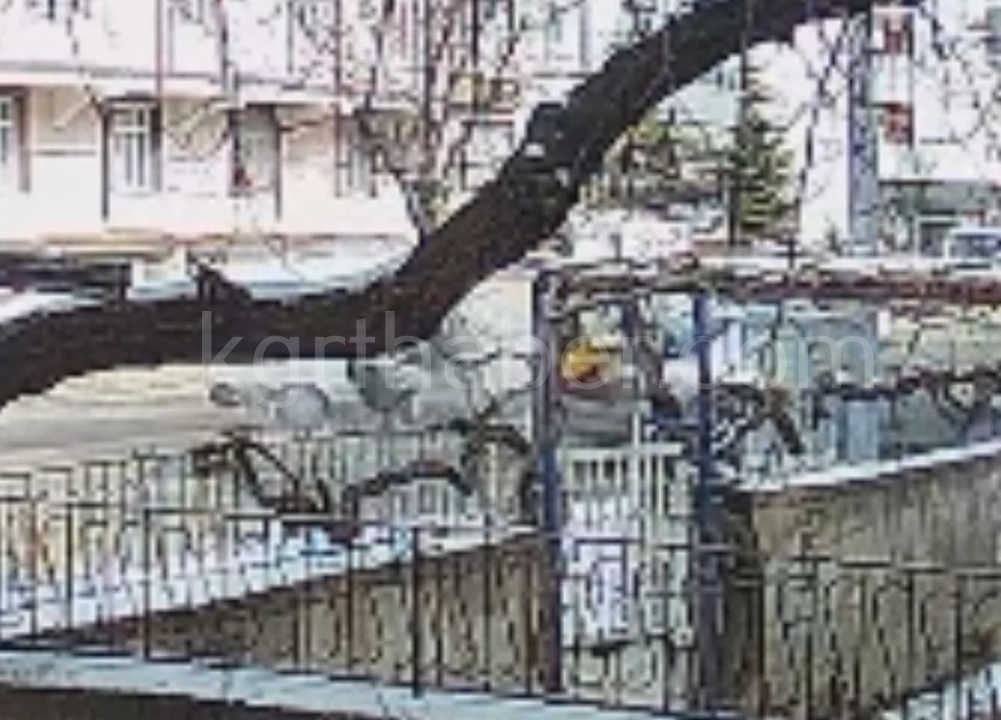 Kari Koca Aractan Firladi Kadin Aracin Altinda Kaldi Feci Kaza Kamerada0