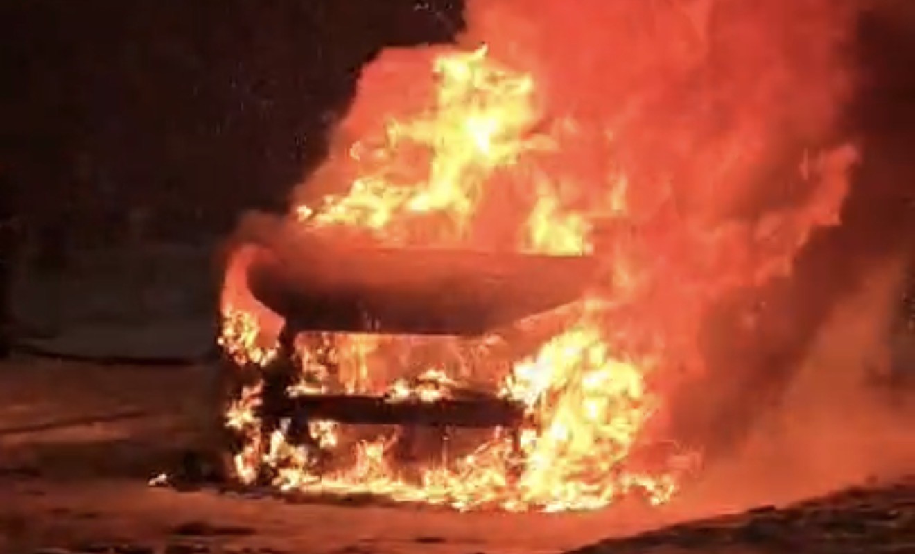 Karli Rampada Alev Alan Otomobil Kule Dondu (1)