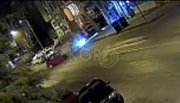 Kaza Ani Kameraya Yansidi Park Halindeki Otomobile Carpti 1 Yarali (1)