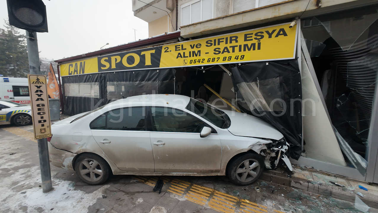 Kazada Savrulan Otomobil Is Yerine Boyle Daldi 3 Yarali5