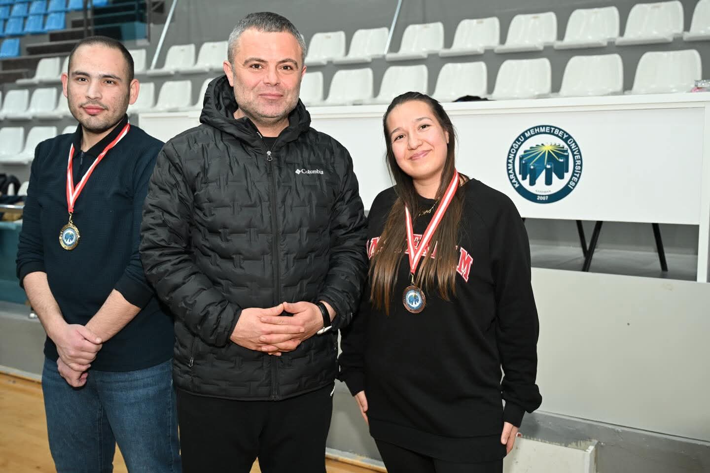 Kmude Basin Mensuplari Masa Tenisinde Bulustu (2)