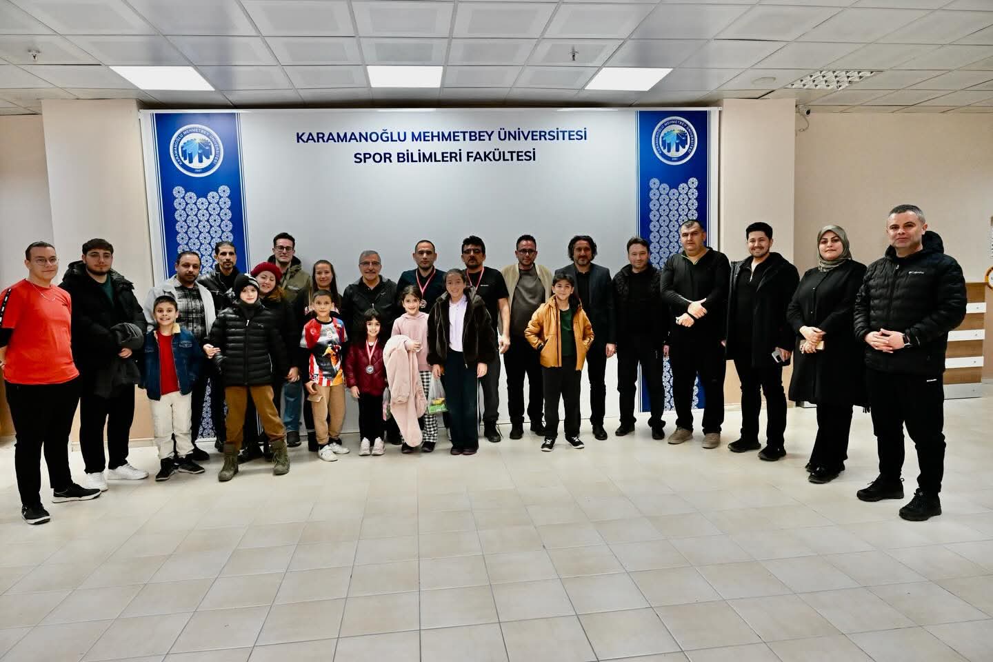 Kmude Basin Mensuplari Masa Tenisinde Bulustu (6)