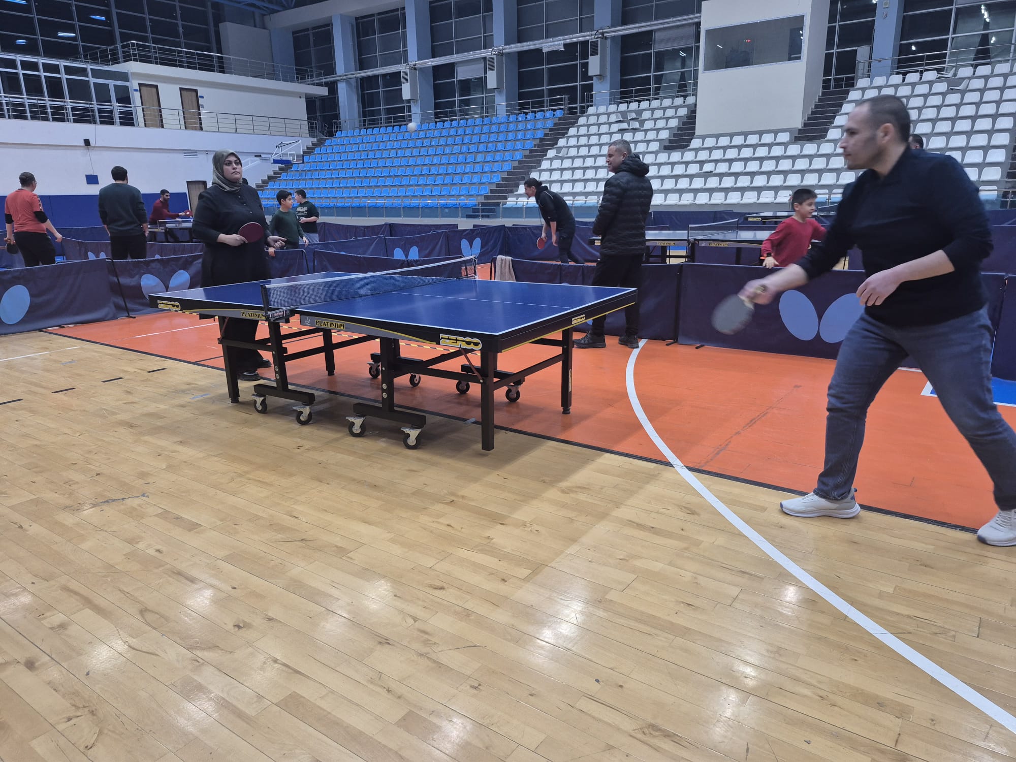 Kmude Basin Mensuplari Masa Tenisinde Bulustu (7)