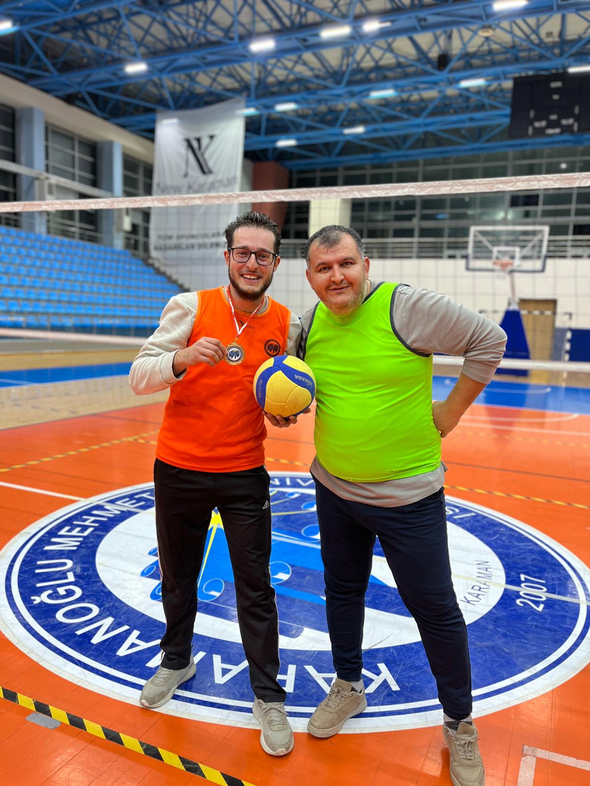 Kmude Gazeteciler Voleybol Turnuvasinda Ter Doktu (3)