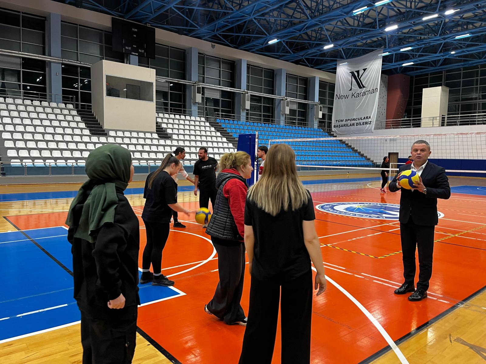 Kmude Gazeteciler Voleybol Turnuvasinda Ter Doktu (5)