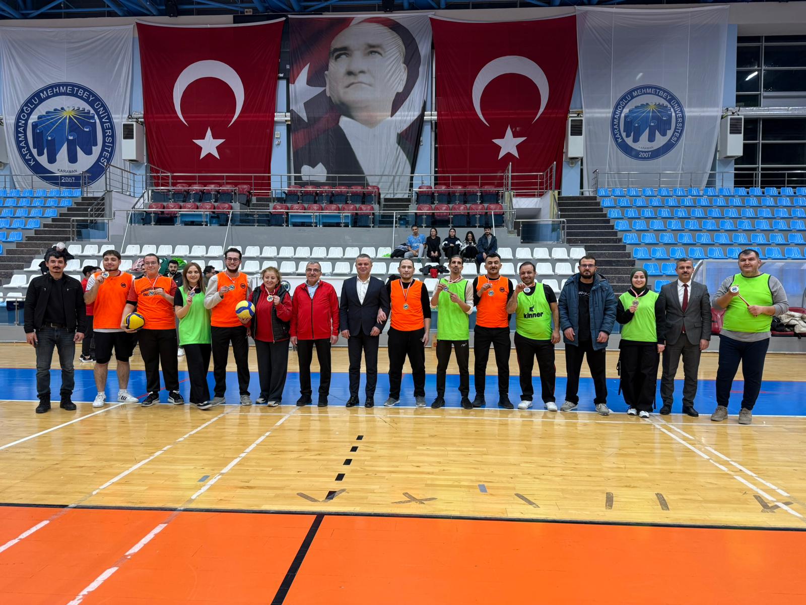 Kmude Gazeteciler Voleybol Turnuvasinda Ter Doktu (6)