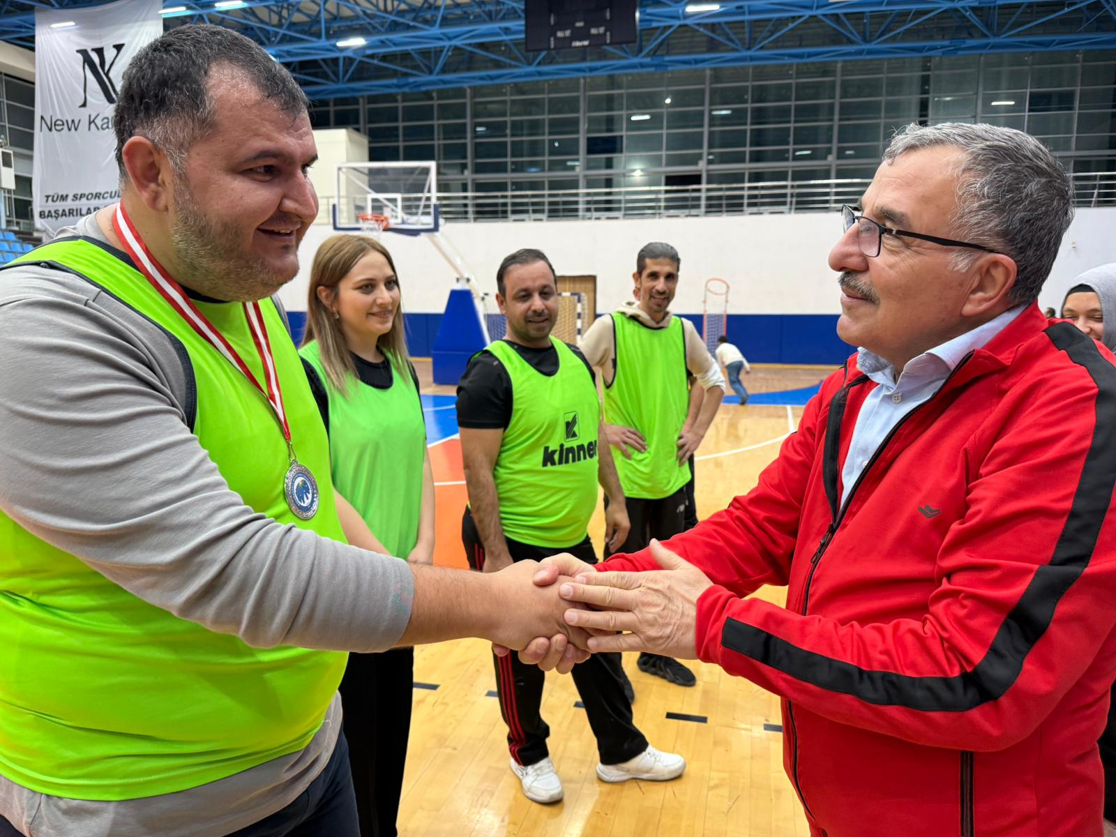 Kmude Gazeteciler Voleybol Turnuvasinda Ter Doktu (8)