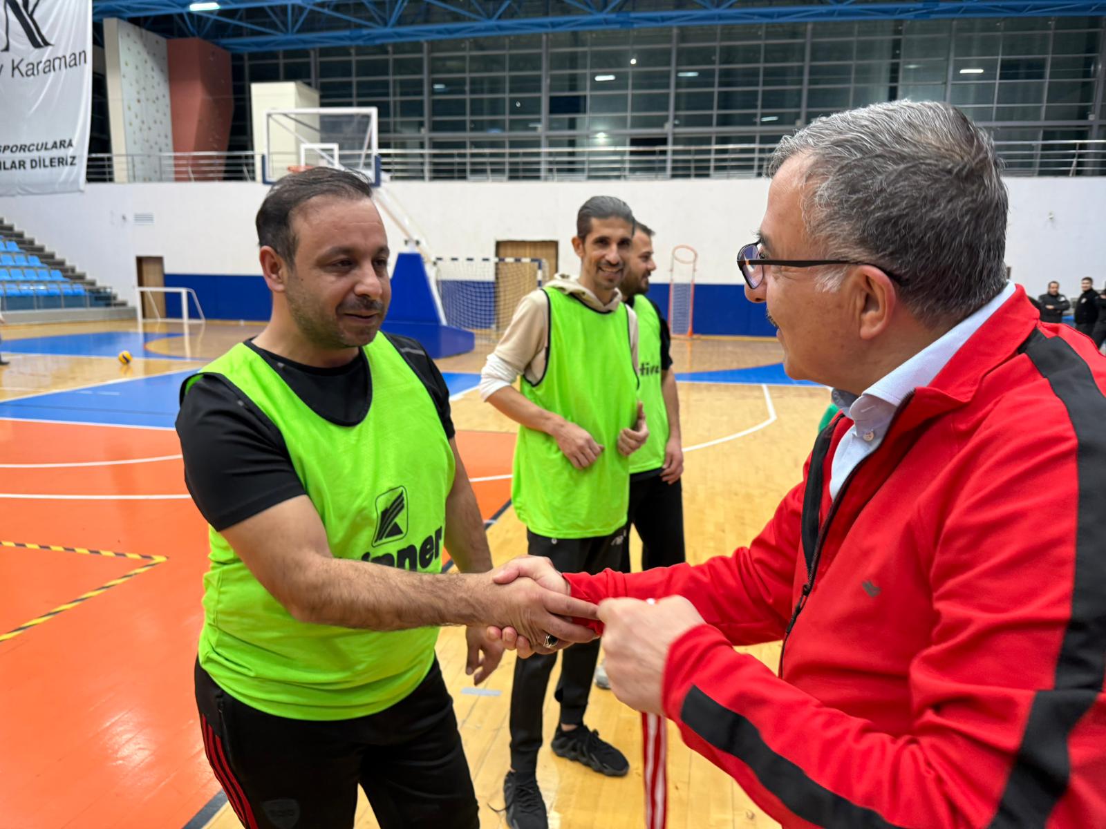 Kmude Gazeteciler Voleybol Turnuvasinda Ter Doktu (9)