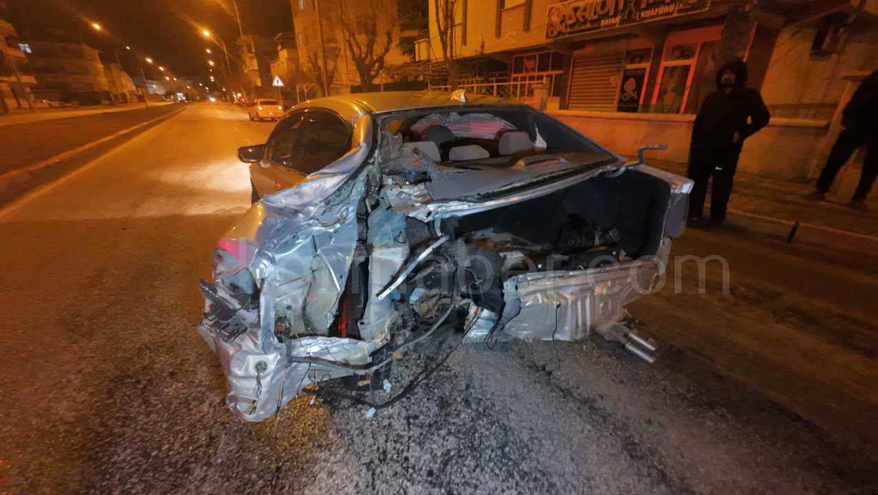 Kontrolden Cikan Arac Defalarca Savruldu O Anlar Kamerada1