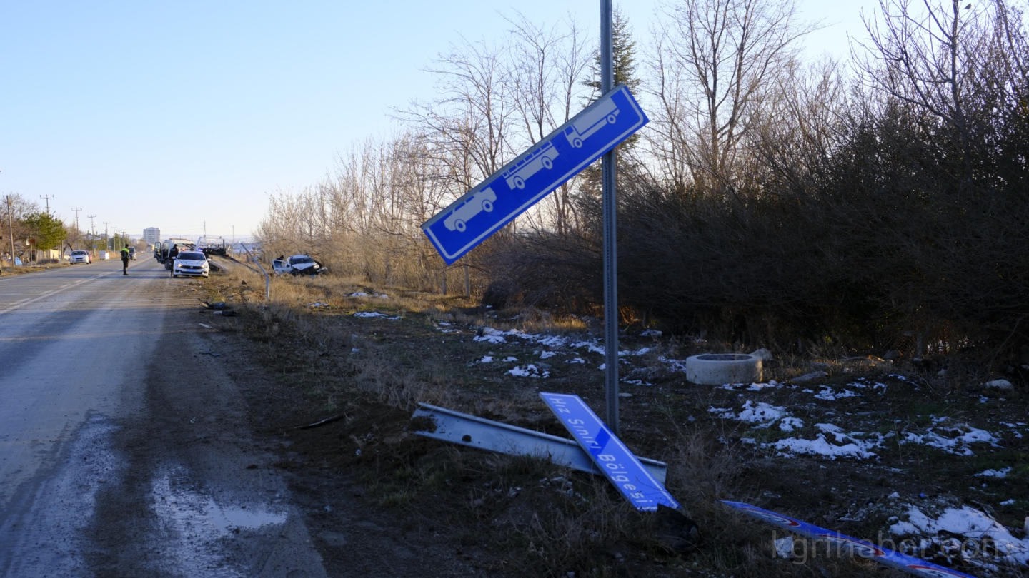 Kontrolden Cikan Cip Levhalari Devirerek Yol Kenarina Savruldu 1 Yarali1