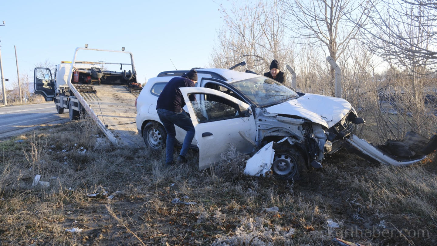 Kontrolden Cikan Cip Levhalari Devirerek Yol Kenarina Savruldu 1 Yarali5