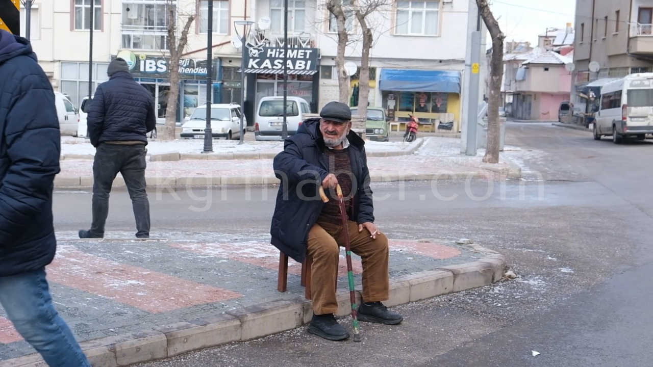 Otomobilin Carptigi Yasli Adam Yaralandi0