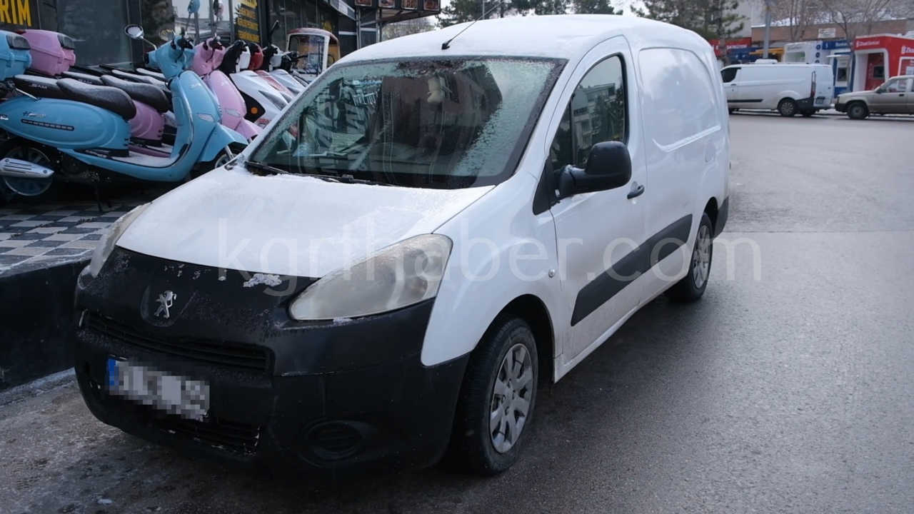 Otomobilin Carptigi Yasli Adam Yaralandi1