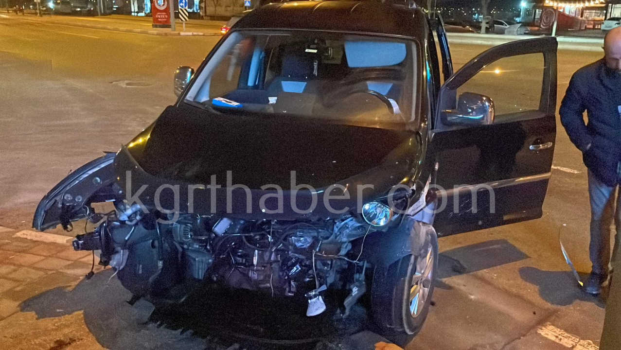 Otomobille Carpisan Hafif Ticari Aracin Radyatoru 30 Metre Ileri Firladi 1 Yarali11