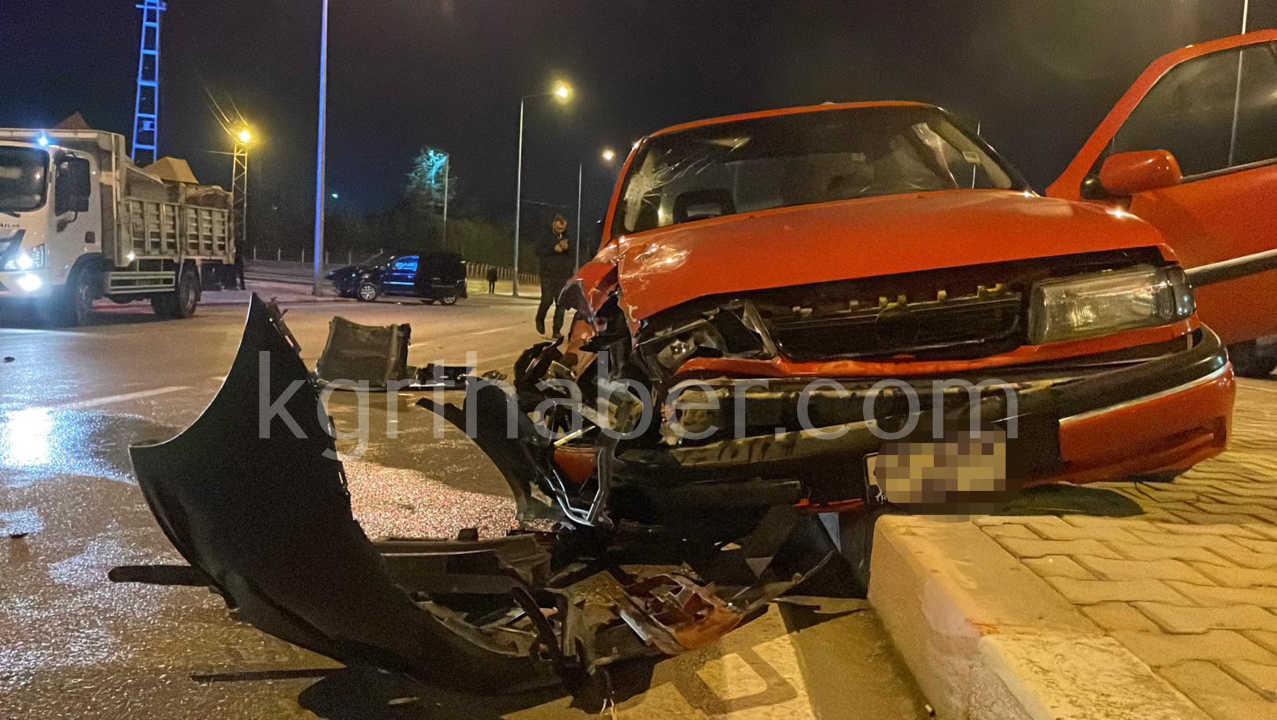 Otomobille Carpisan Hafif Ticari Aracin Radyatoru 30 Metre Ileri Firladi 1 Yarali6