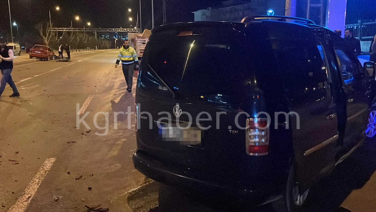 Otomobille Carpisan Hafif Ticari Aracin Radyatoru 30 Metre Ileri Firladi 1 Yarali8