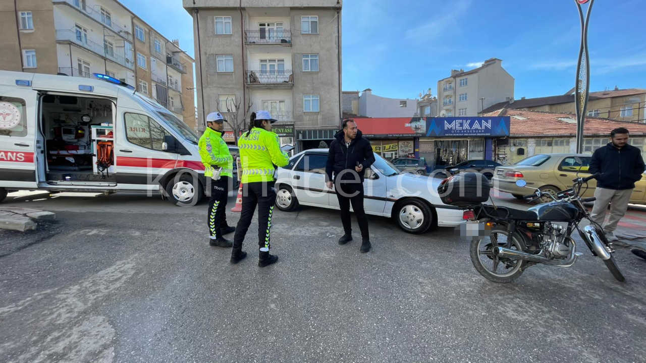 Otomobille Carpisan Motosiklet Surucusu Yaralandi Kaza Ani Kamerada3