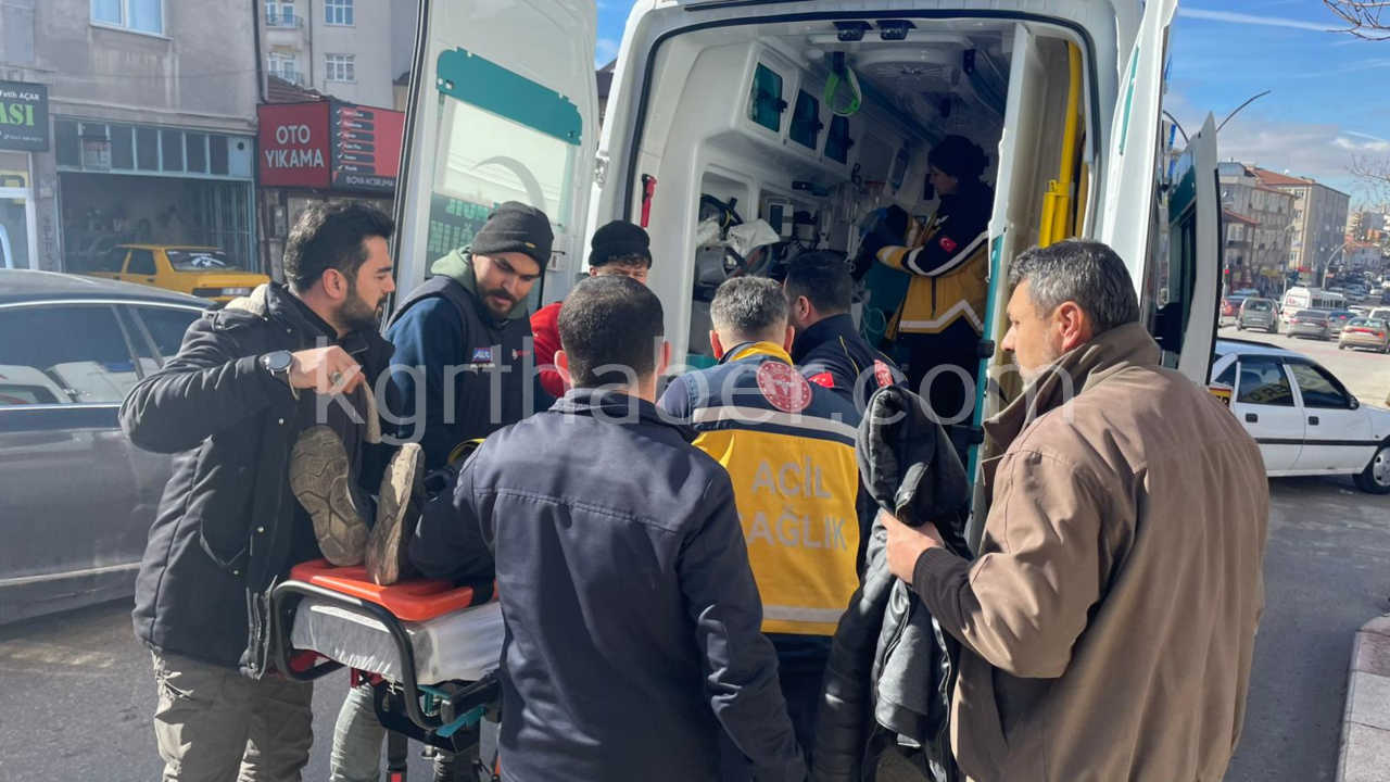 Otomobille Carpisan Motosiklet Surucusu Yaralandi Kaza Ani Kamerada6