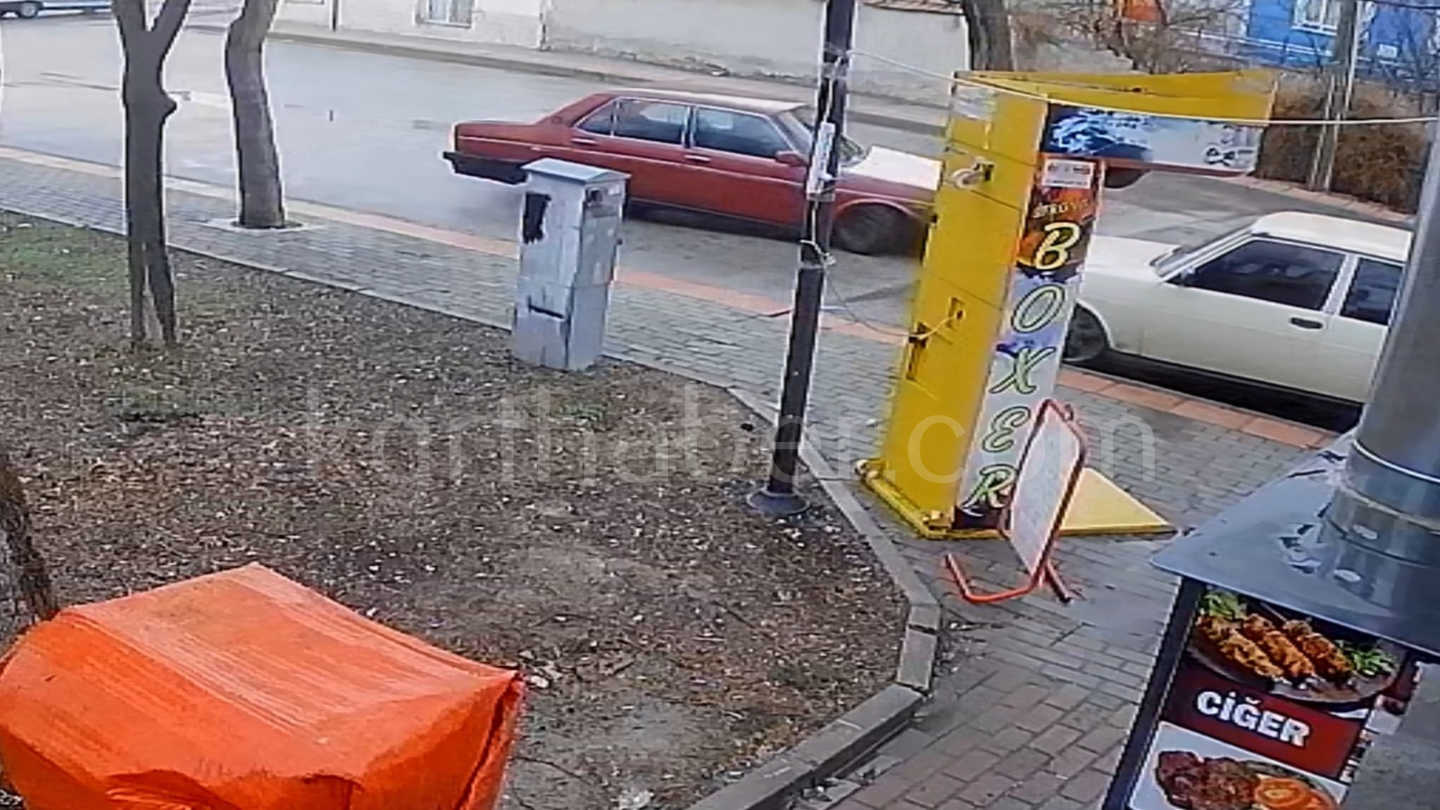 Park Halindeki Araca Carpip Kacan Surucu Kameraya Yakalandi1