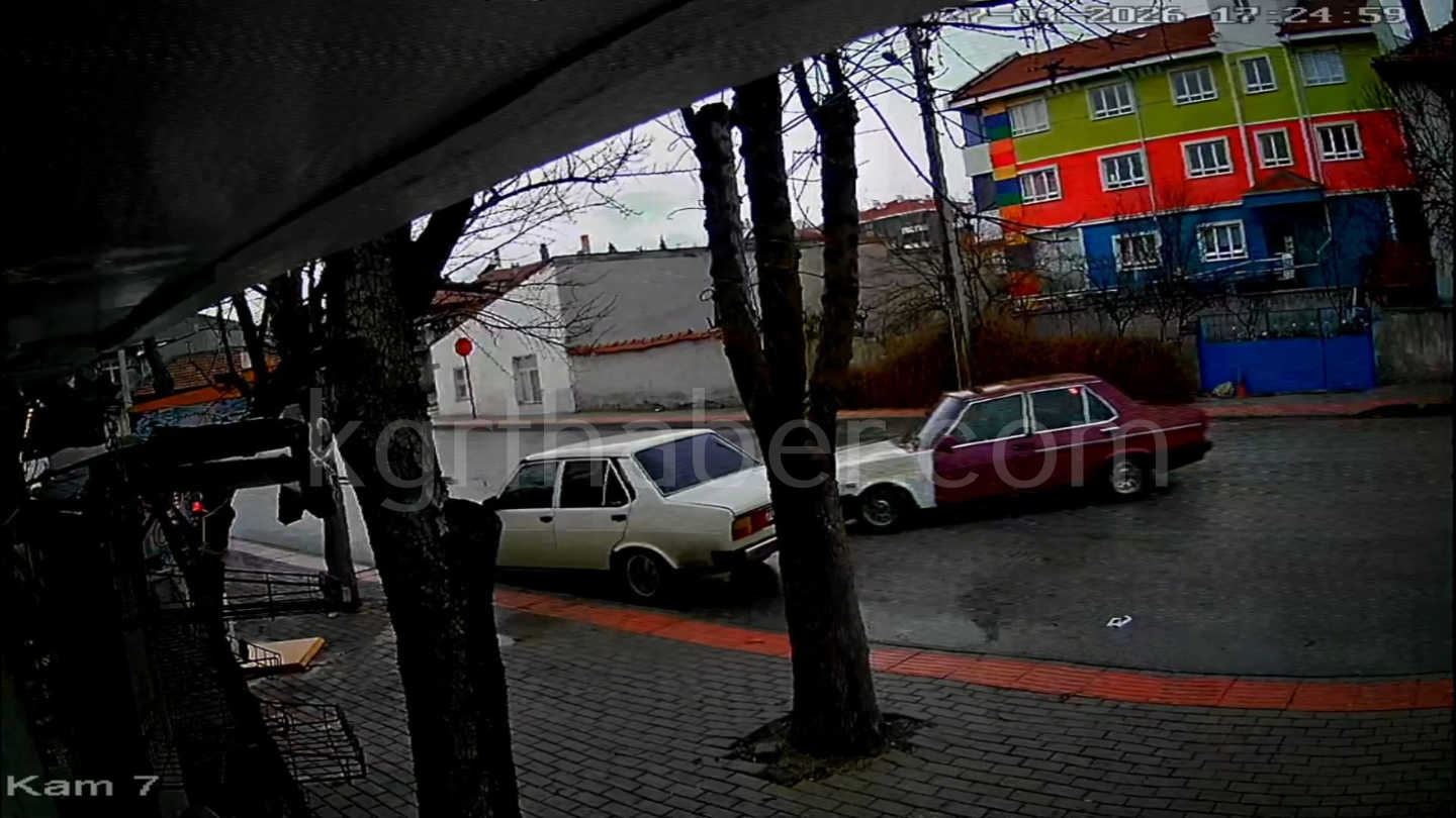 Park Halindeki Araca Carpip Kacan Surucu Kameraya Yakalandi2