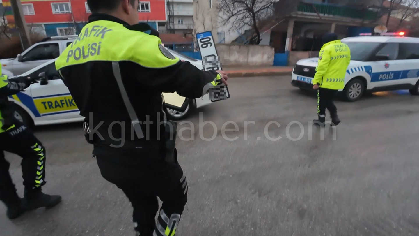 Park Halindeki Araca Carpip Kacan Surucu Kameraya Yakalandi4