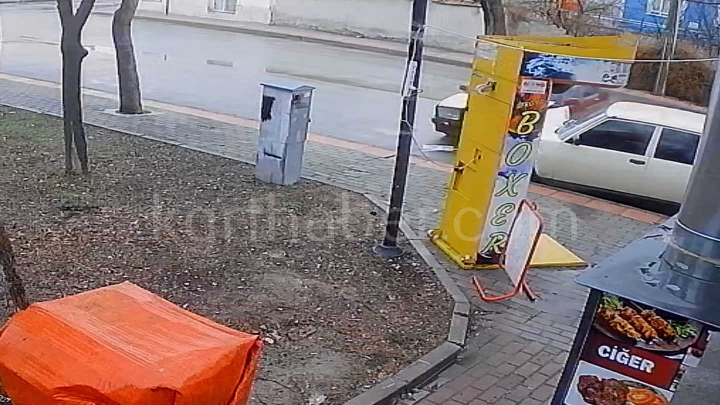 Park Halindeki Araca Carpip Kacan Surucu Kameraya Yakalandi6