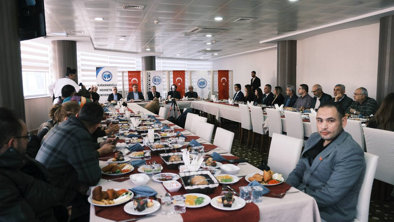 Rektor Gavgali Calisan Gazetecilerin Gununu Kutladi (3)