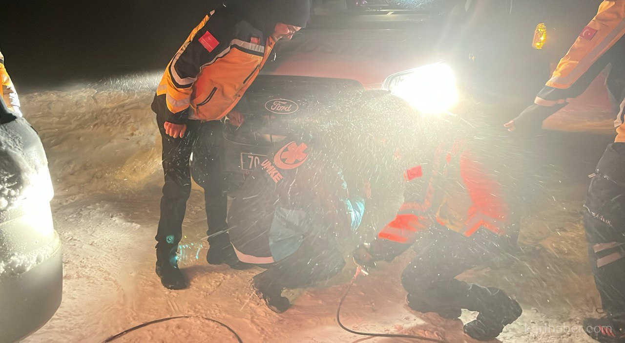 Saglik Ekibi Kar Yagisi Ve Tipiye Ragmen Hastayi Hastaneye Ulastirdi2