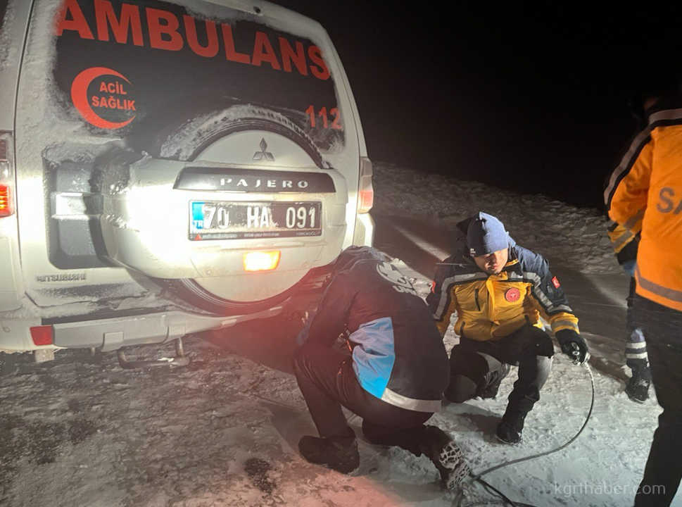 Saglik Ekibi Kar Yagisi Ve Tipiye Ragmen Hastayi Hastaneye Ulastirdi4