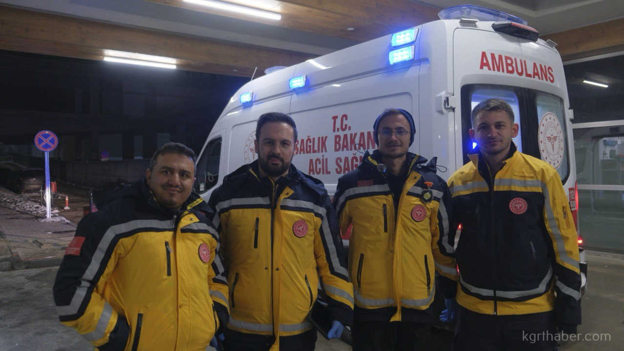 Saglik Ekibi Kar Yagisi Ve Tipiye Ragmen Hastayi Hastaneye Ulastirdi7