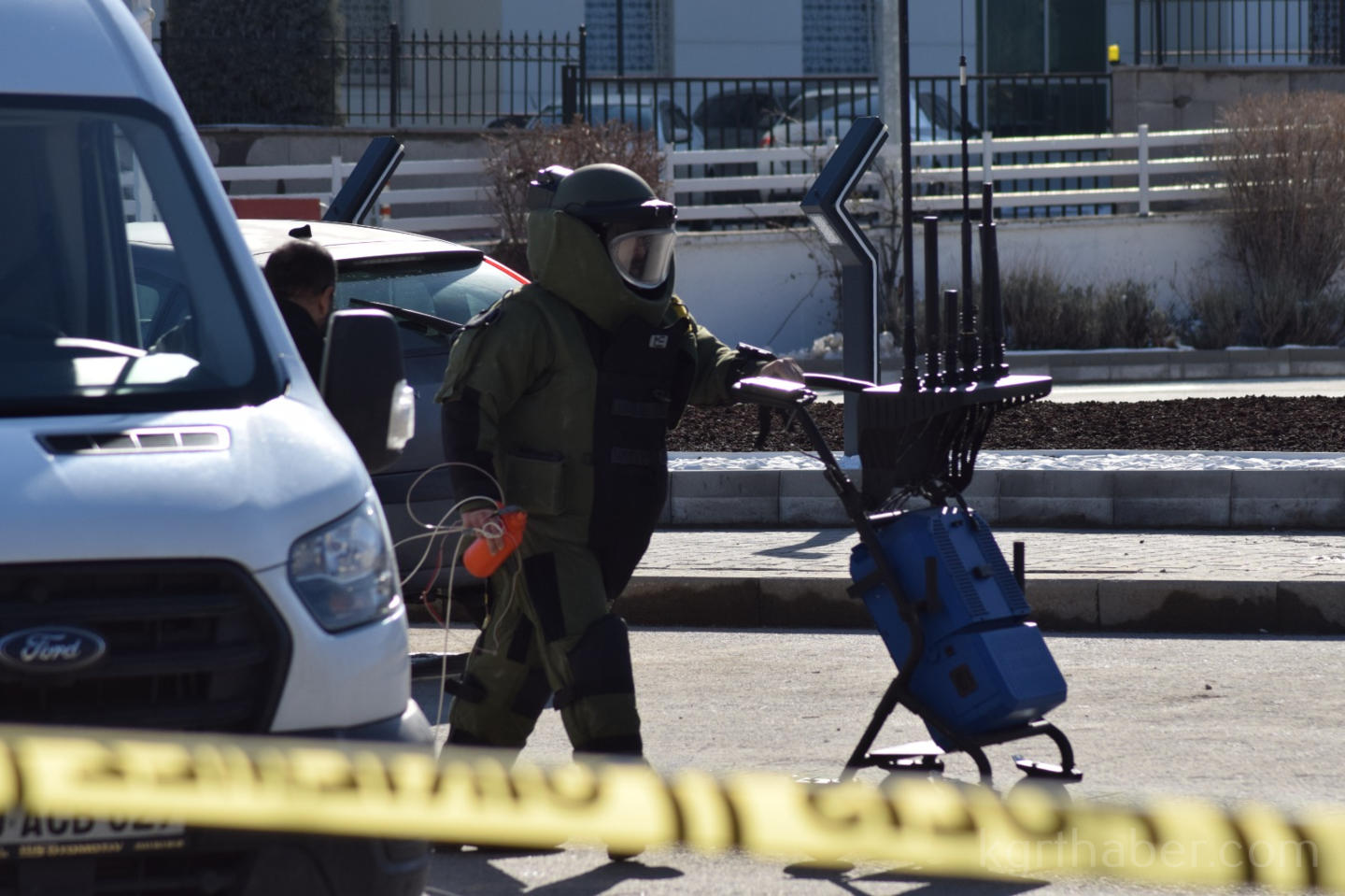 Supheli Valiz Boyle Patlatildi Bakin Ne Cikti1