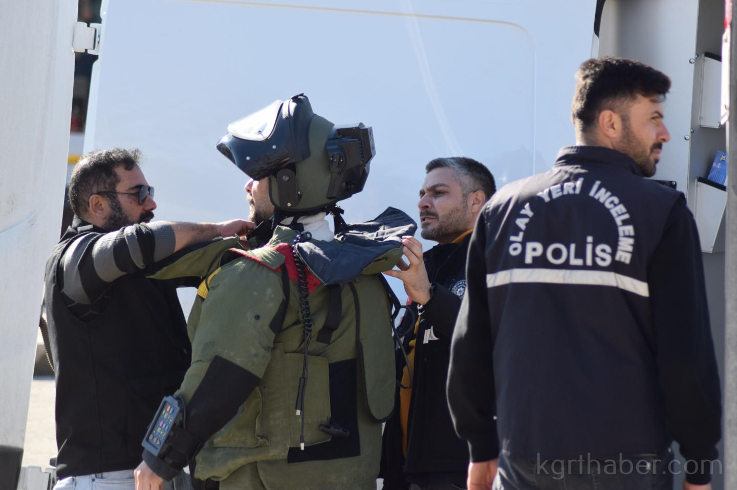 Supheli Valiz Boyle Patlatildi Bakin Ne Cikti3